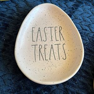 ‼️SOLD‼️Rae Dunn Easter plate 💕